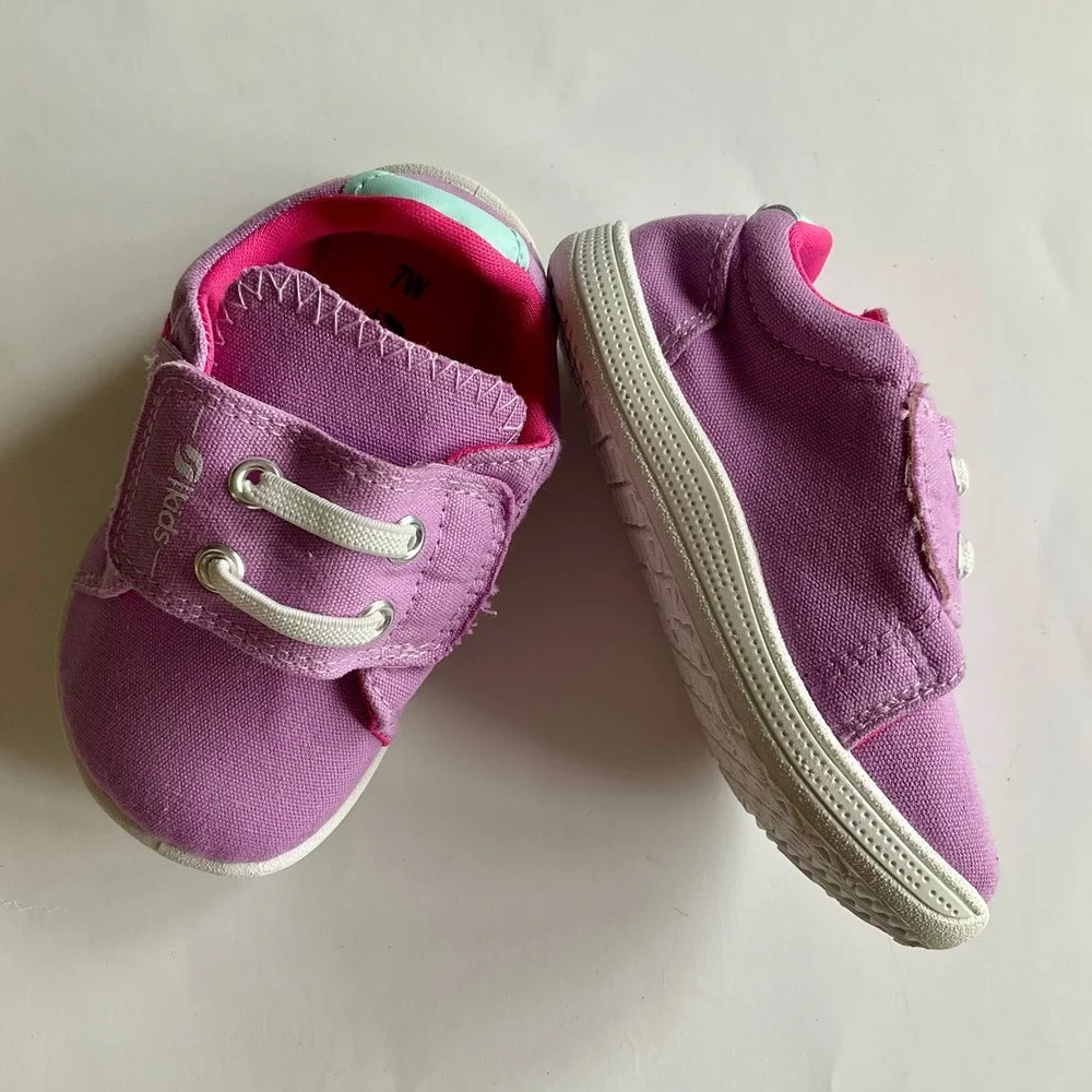 NWOT Stride Rite Kids Toddler Girl Canvas Sneakers Hook Loop Strap Wide Shoes 7W